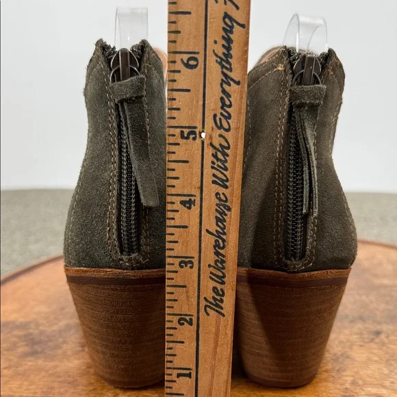 Sofft Boots Wm 10 M Olive Green Suede Laser Cut Ankle Boots Block Heel Back Zip - Picture 5 of 11